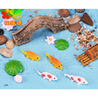 Bụi hoa sen trang trí tiểu cảnh, hồ cá