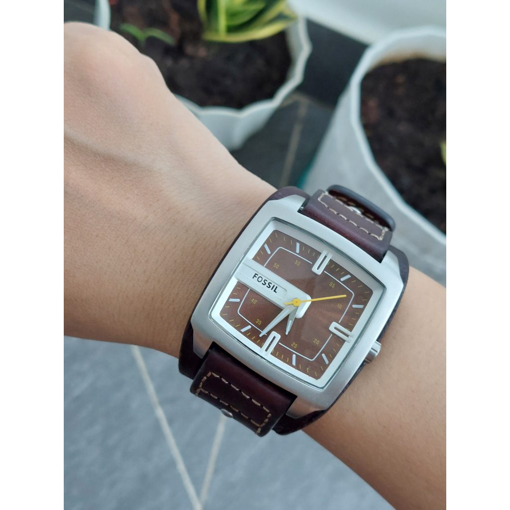 Đồng hồ nam Fossil mặt nâu chạy pin hàng si