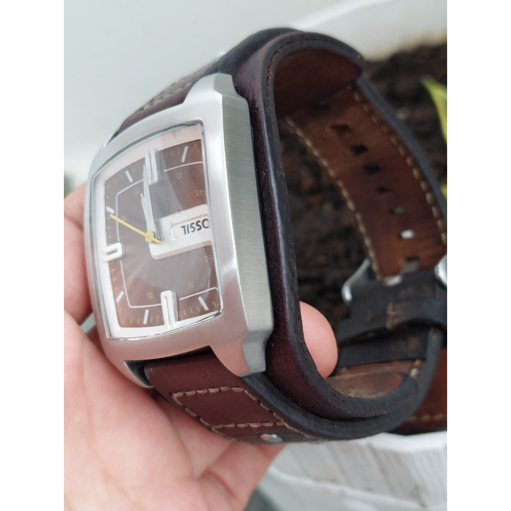 Đồng hồ nam Fossil mặt nâu chạy pin hàng si