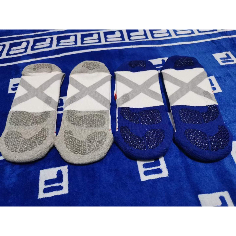 Tất Yonex xịn đế silicon chống trơn