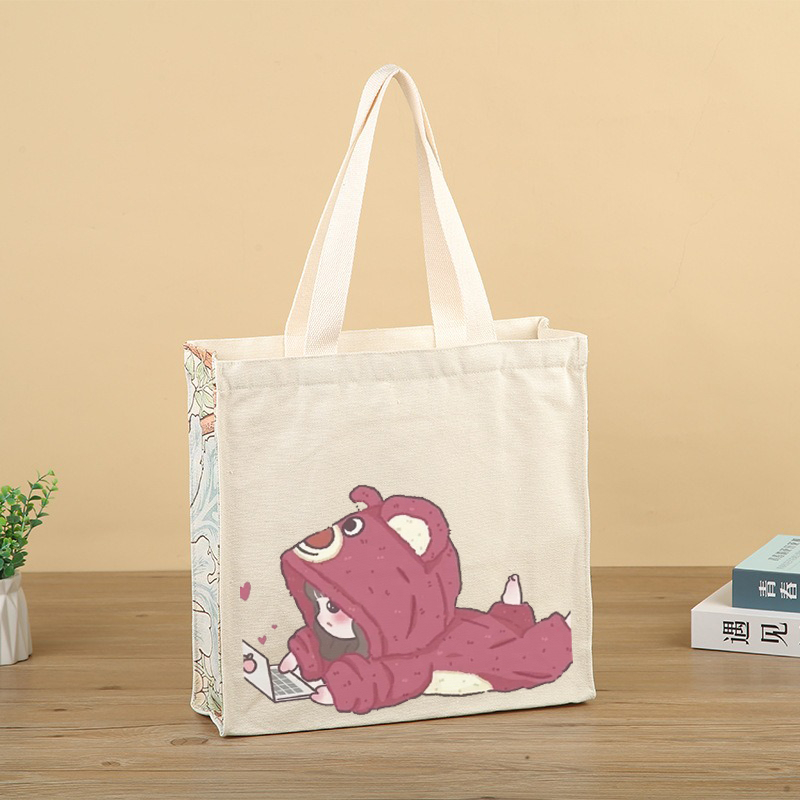 Túi Vải Đeo Vai XinhStore Họa Tiết Gấu Dâu Có Dây Kéo