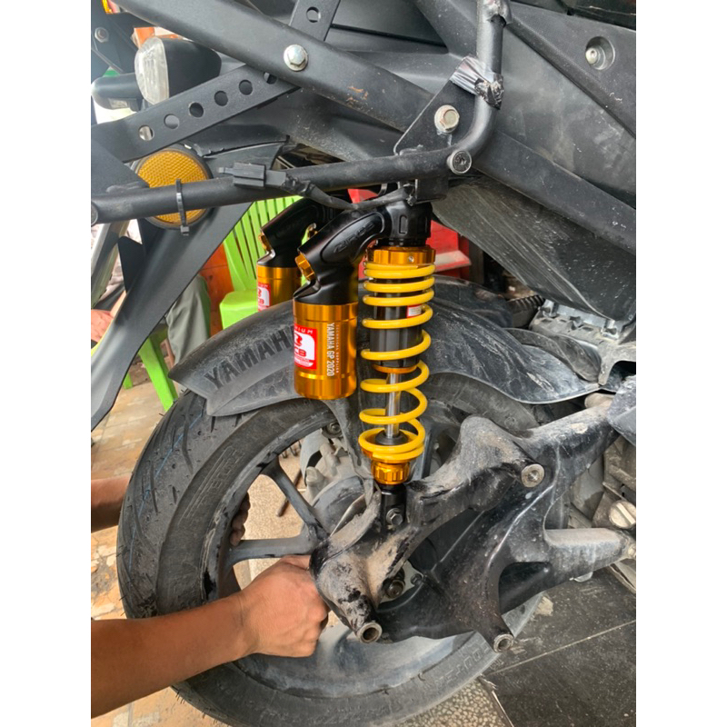 Phuộc VD Racingboy có núm tăng chỉnh cho NVX màu vàng