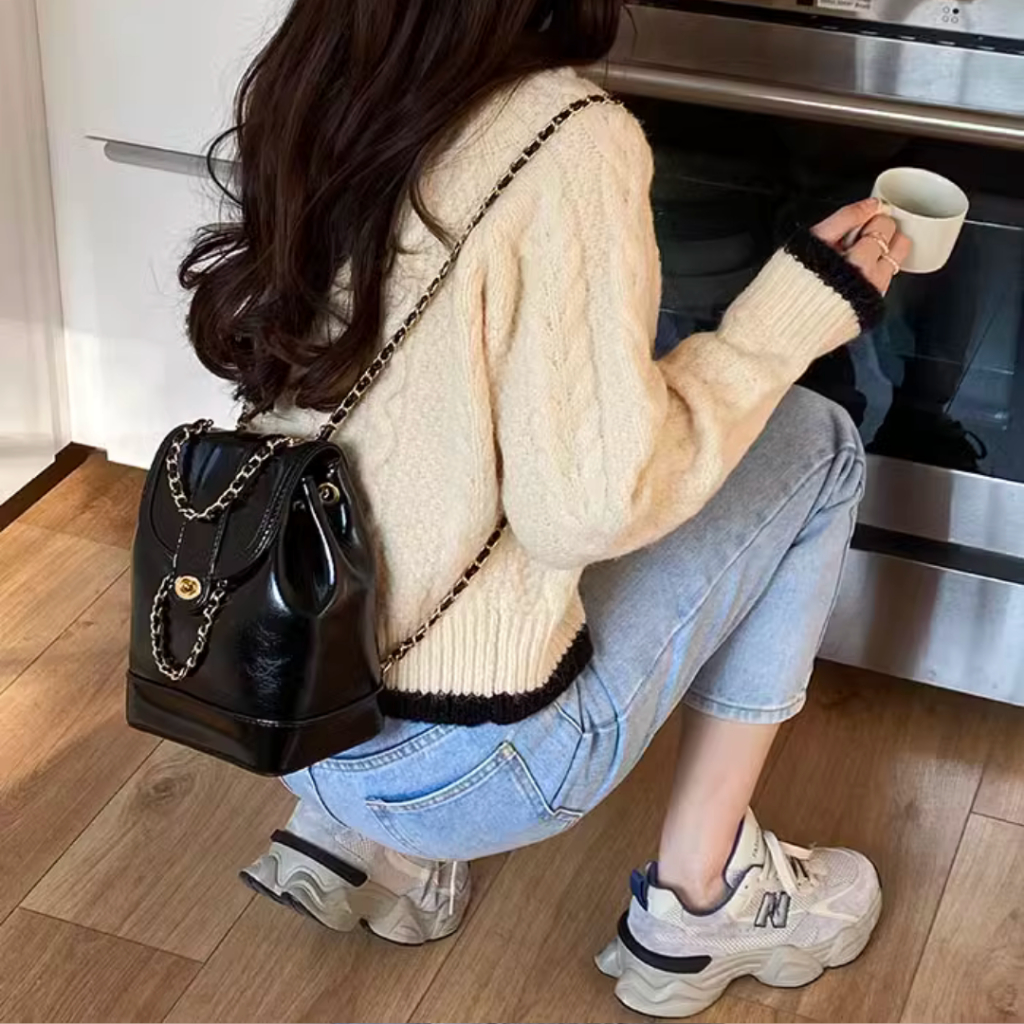 Ba lô da sáp dày dây rút da phối xích màu đen phong cách Hàn Quốc 10052301