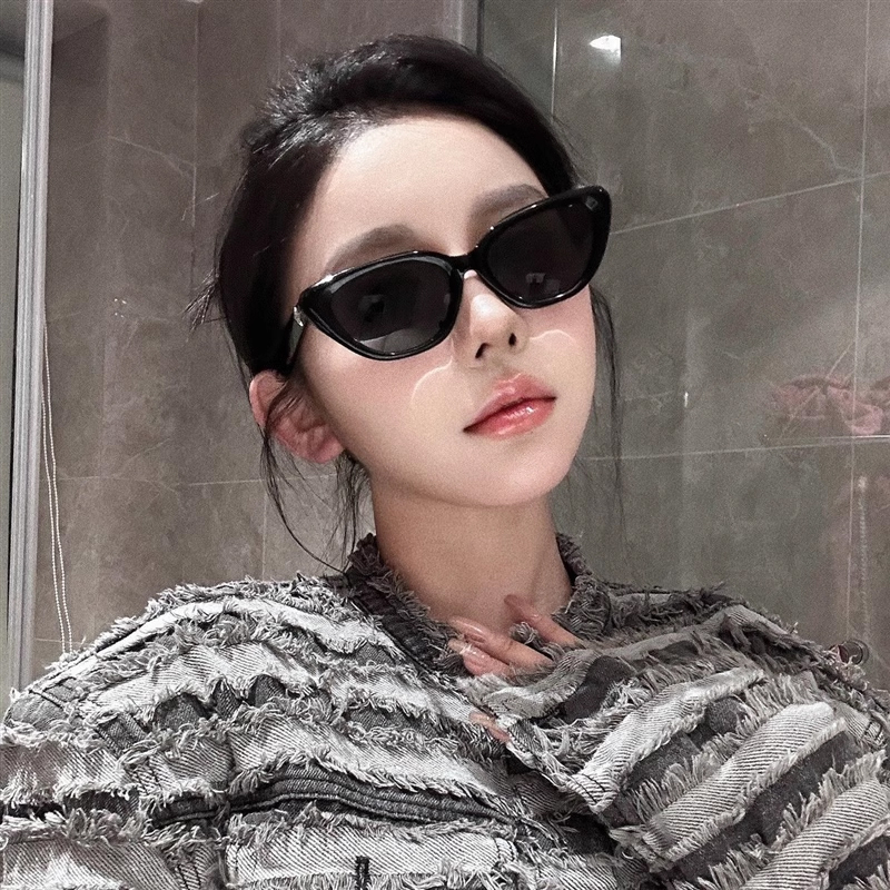 Miumiua🕶Kính Mát Gọng Nhỏ Mắt Mèo Phong Cách Mắt Mèo Đa Năng Chất Lượng Cao Cho Nam Và Nữ