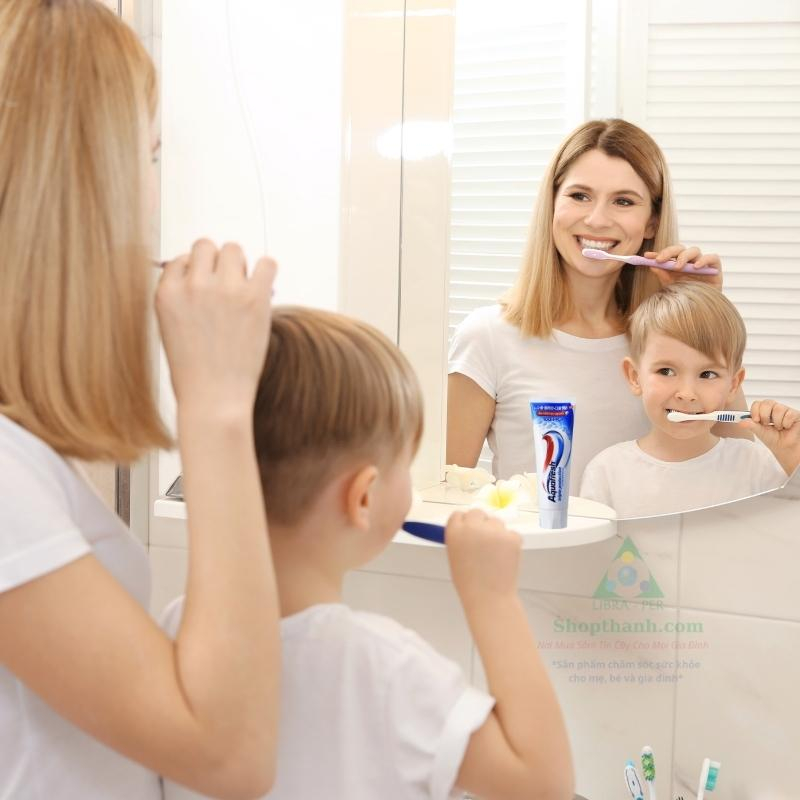 Kem đánh răng Aquafresh - Nhật Bản