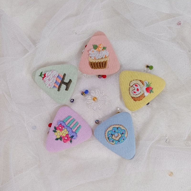 Kẹp tóc thêu tay handmade cho bé