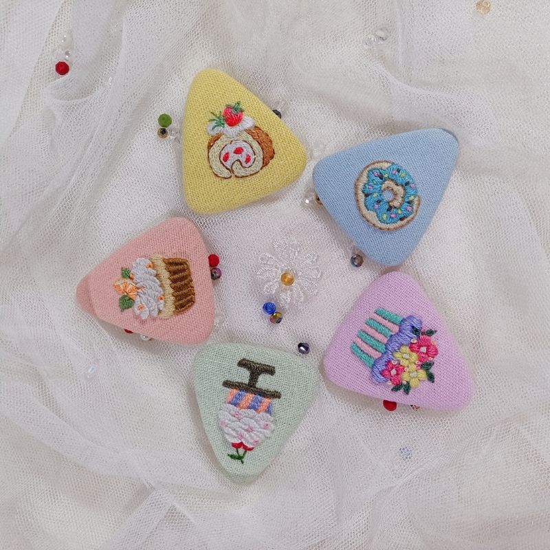 Kẹp tóc thêu tay handmade cho bé