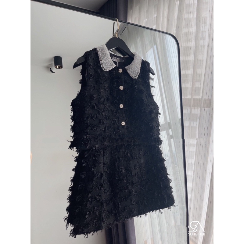 Set dạ cổ đính cườm kèm chân váy đầu mùa.