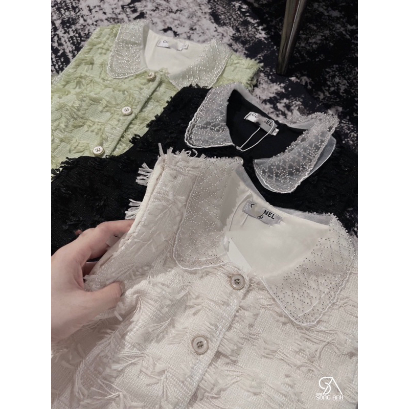 Set dạ cổ đính cườm kèm chân váy đầu mùa.