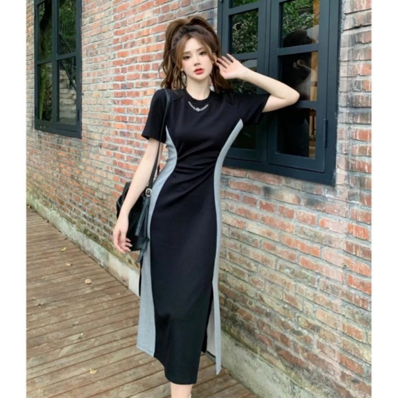 Đầm Thun Bigsize Dáng Dài Xẻ Tà Viền Xám Đậm Phối Phụ Kiện
