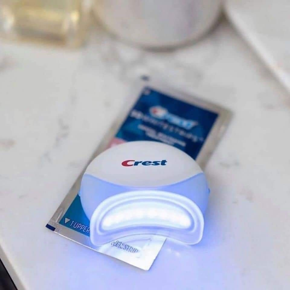 Máy Ngậm Trắng Răng Crest 3D White Whitestrips With Light