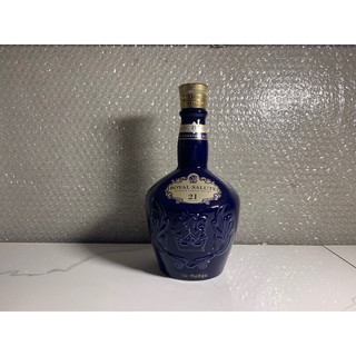 Vỏ chai rượu Chivas 21
