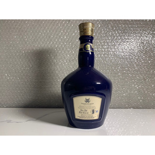 Vỏ chai rượu Chivas 21