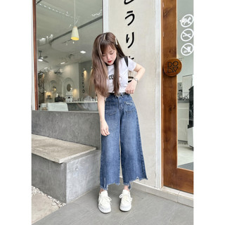 Quần ống rộng lửng túi rách kèm thắt lưng đen