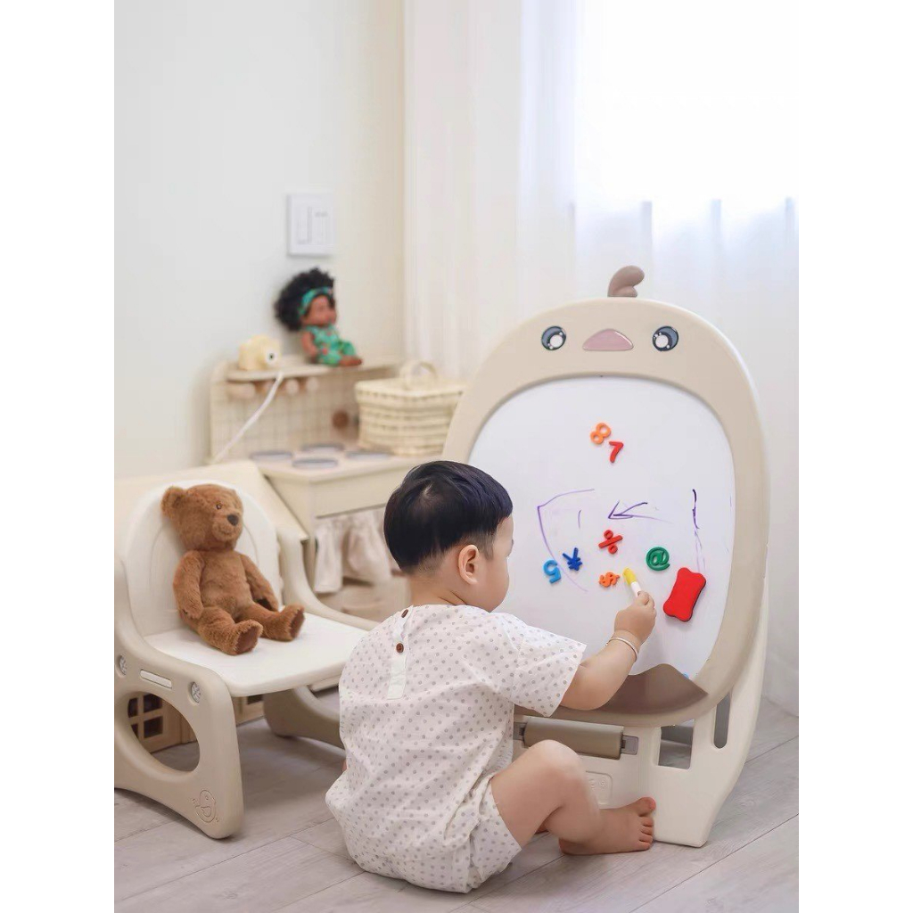 Bảng vẽ kèm ghế cao cấp chính hãng Honper HP625, tặng kèm bộ số nam châm, bút màu, bảng xoá