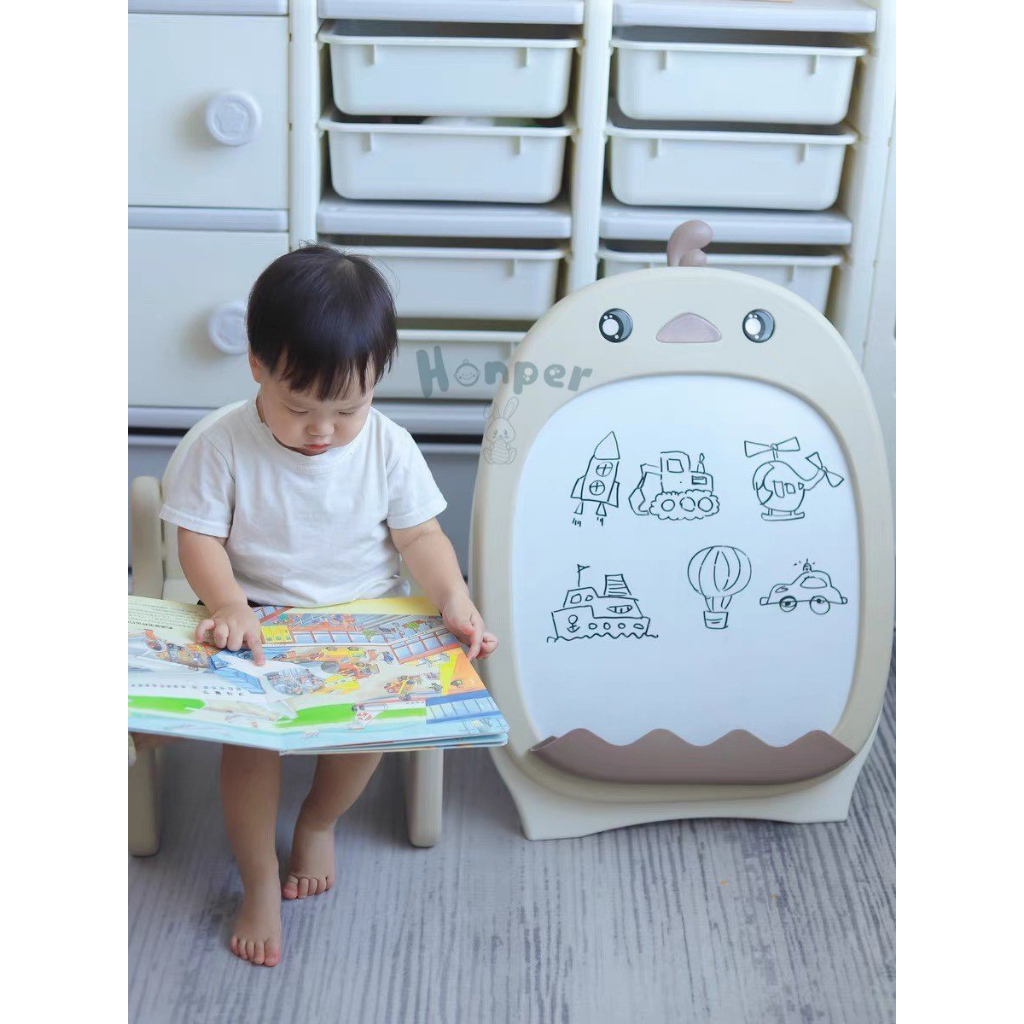 Bảng vẽ kèm ghế cao cấp chính hãng Honper HP625, tặng kèm bộ số nam châm, bút màu, bảng xoá