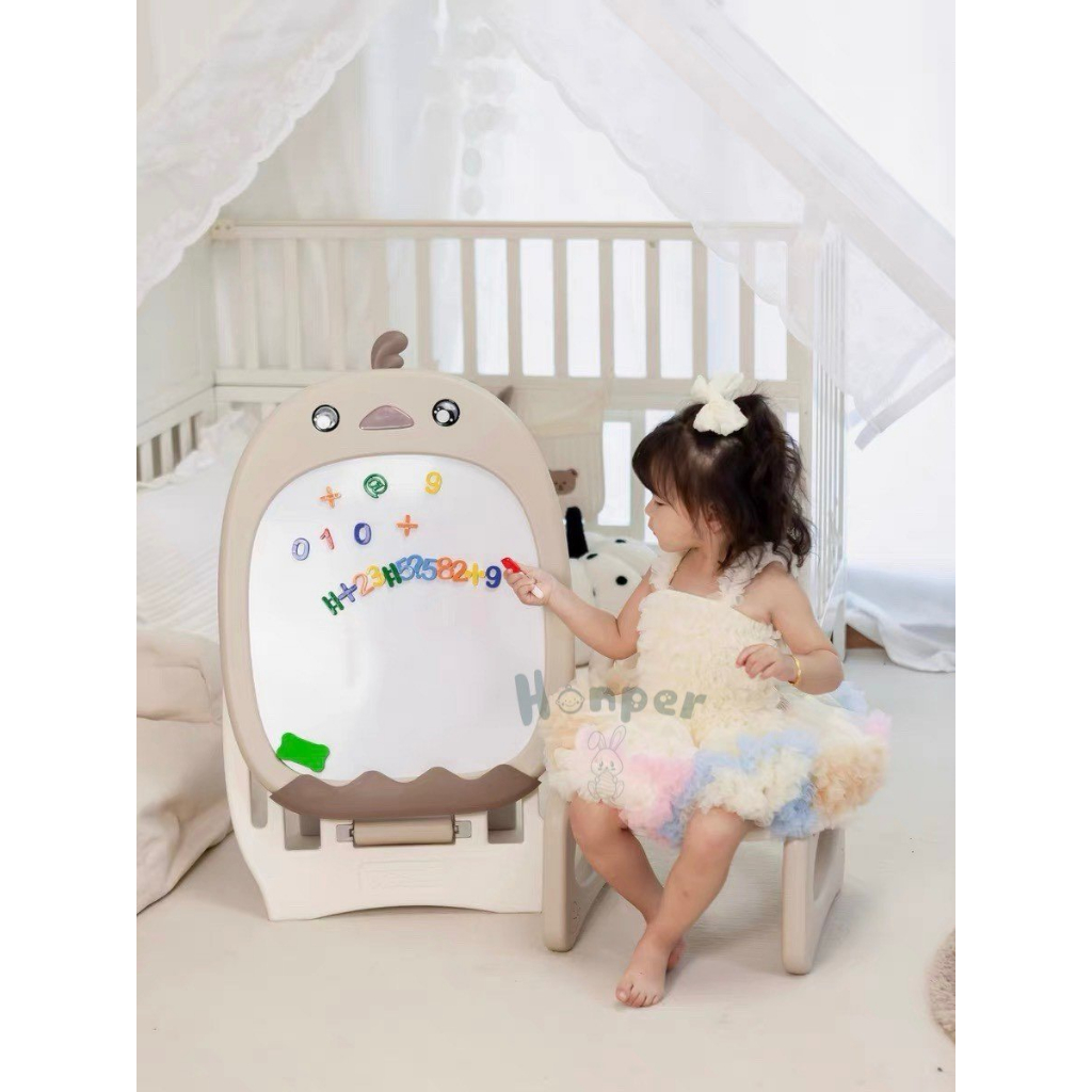 Bảng vẽ kèm ghế cao cấp chính hãng Honper HP625, tặng kèm bộ số nam châm, bút màu, bảng xoá