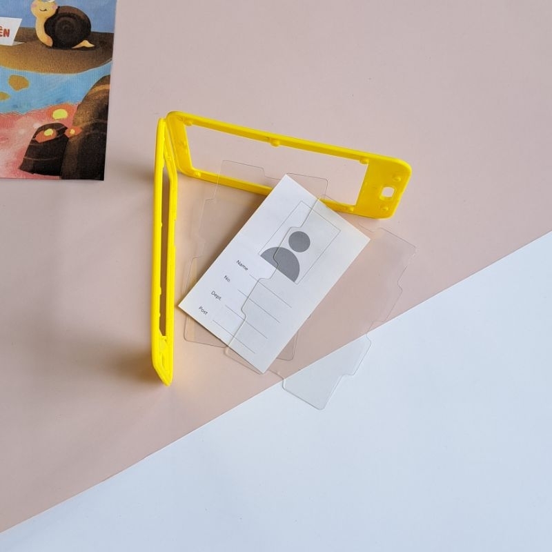 Bảng tên nhân viên, bao đựng thẻ học sinh gồm 10 màu sắc, kích thước tiêu chuẩn 5.4 x 8.5 cm bỏ vừa các loại thẻ id