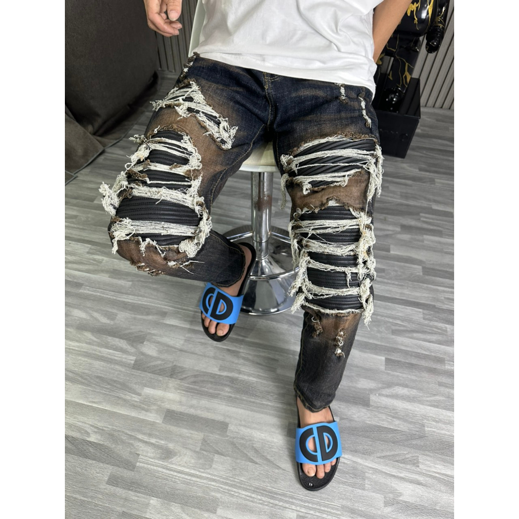 Quần jean dài nam amiri xanh bẩn vá da đen cứng sc 666