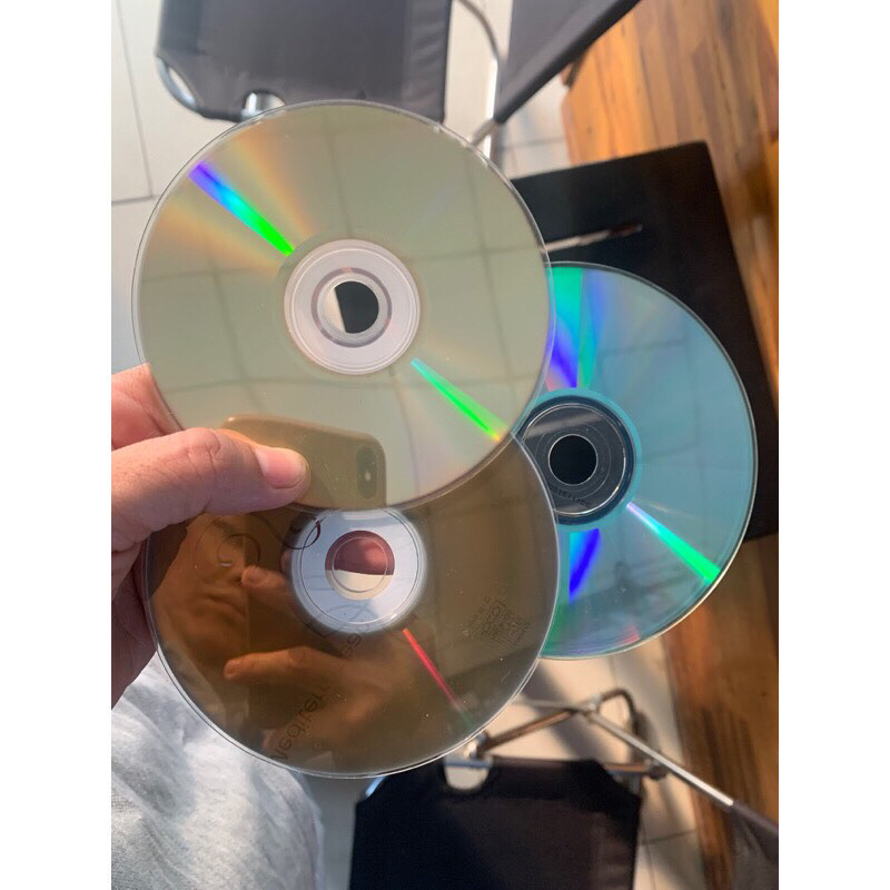 ĐĩaCD cũ trang trí trưng bày, thước 12cm.