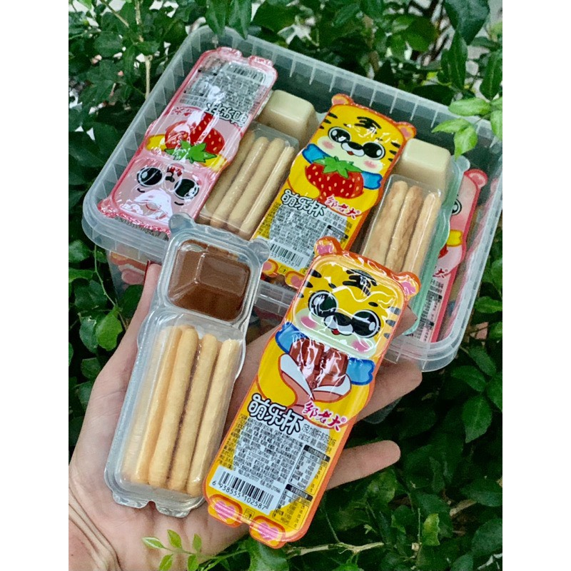 1 Thùng 20 hộp  Bánh Que Chấm  Socola Đài Loan 28g