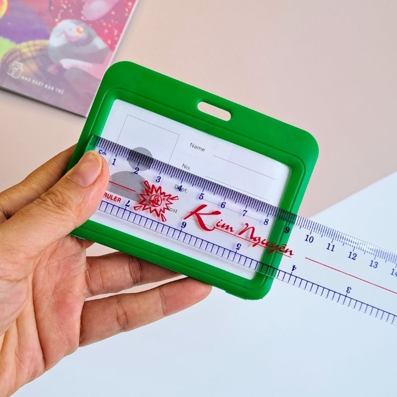Thẻ đeo bảng tên nhân viên, bao thẻ tên học sinh nhiều màu chất liệu nhựa ABS  kích thước thẻ ngang  5.4 x 8.5 cm