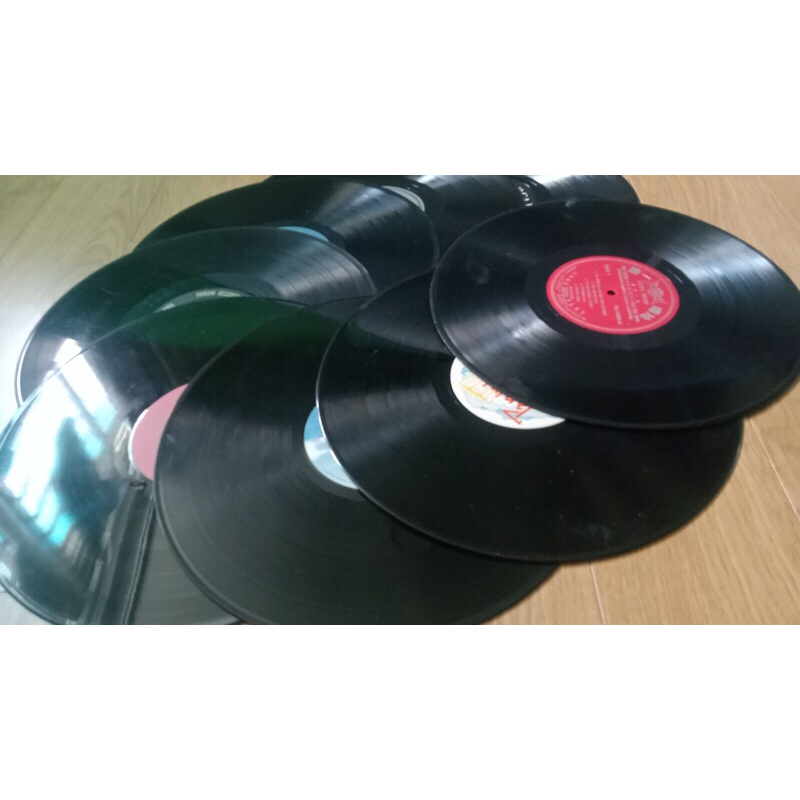 Đĩa than cũ dùng để trang trí deco, trưng bày..v..v.kích thước 30cm