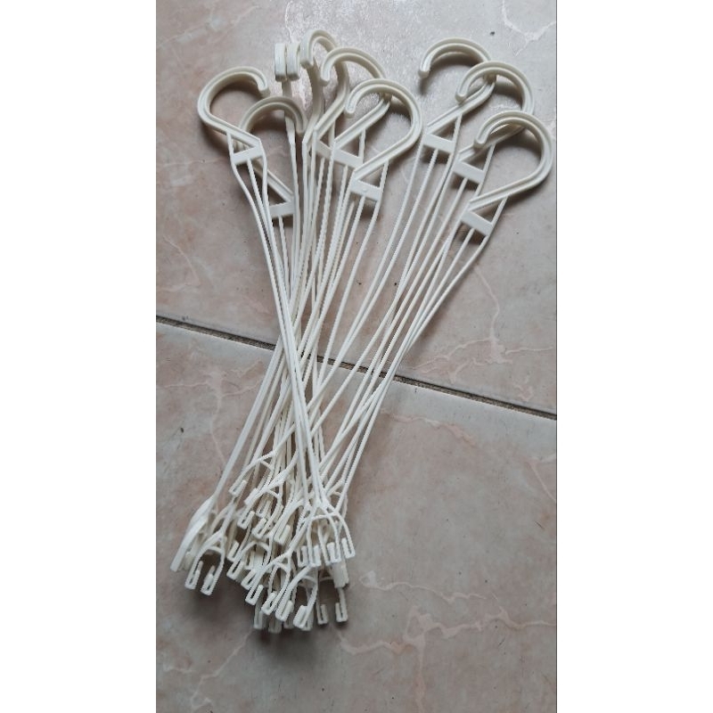 Móc treo chậu nhựa