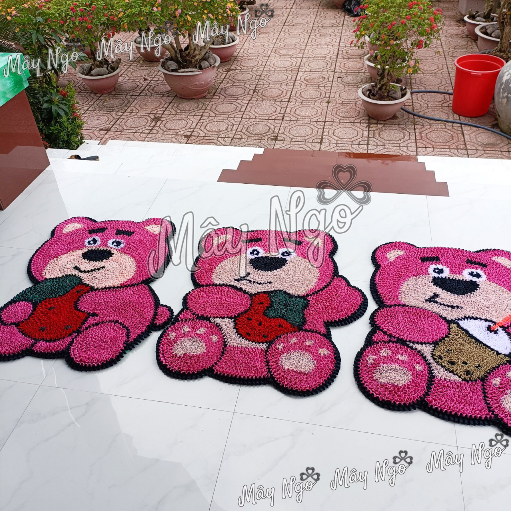 Thảm trang trí thảm lau chân gấu dâu lotso may thủ công
