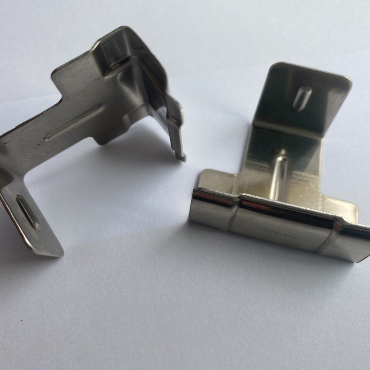 Kẹp thoát nước Solar inox 304 cho tấm pin năng lượng mặt trời