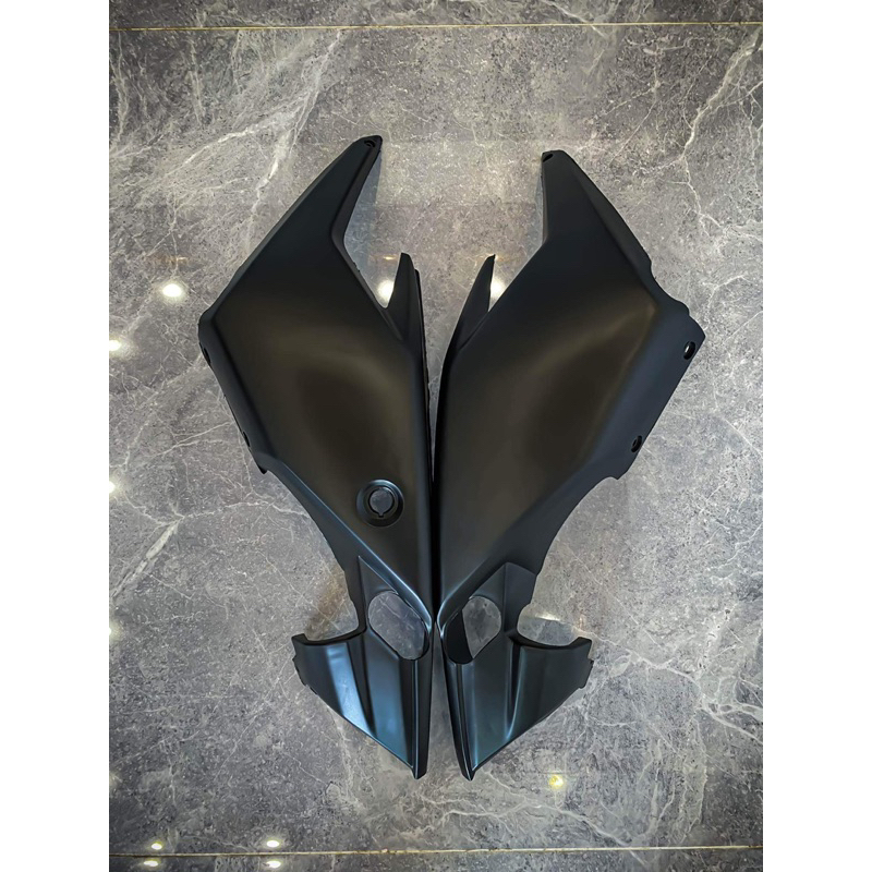 Ốp 2 bên cốp xe