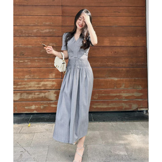 Váy chiết ly bụng , dáng xoè cổ V