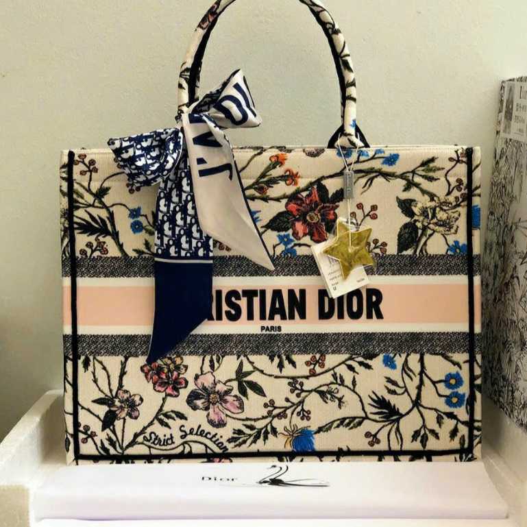 Túi Xách CD Công Sở Size 36,40 Bản Hai Mặt Phối Hoạ Tiết Hàng Cao Cấp Fullbocx Nguyên Siu Sịn Sò-9--400