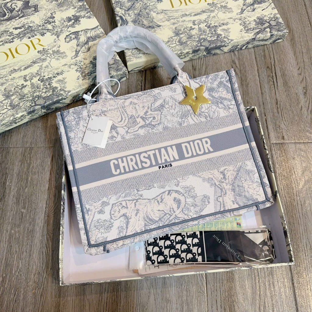 Túi Xách CD Công Sở Size 36,40 Bản Hai Mặt Phối Hoạ Tiết Hàng Cao Cấp Fullbocx Nguyên Siu Sịn Sò-9--400