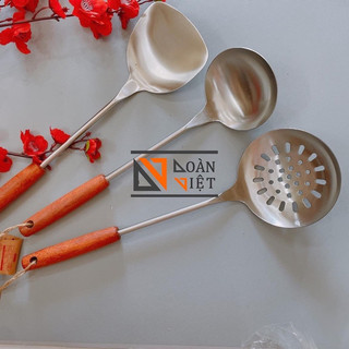 Vá sạn inox cán gỗ-vá lỗ hàng dầy cán dài có tay cầm size lớn sang trọng