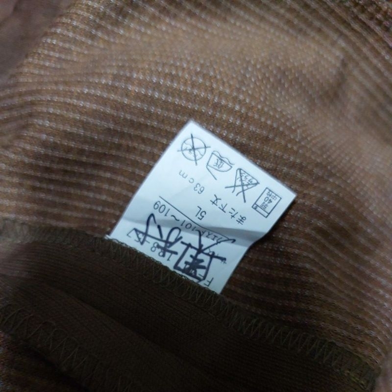 Quần nữ màu vàng nhạt eo 86-90cm.