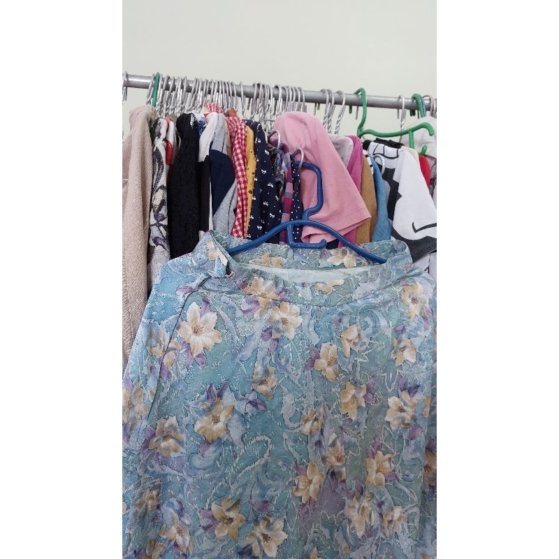 Chân váy hiệu size S eo 62 cm.