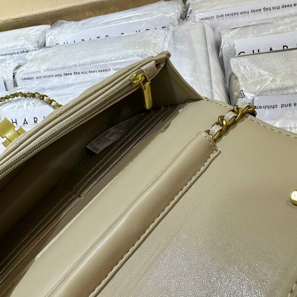 Túi CNK Quilted Cluctch đeo chéo trần trám size 20