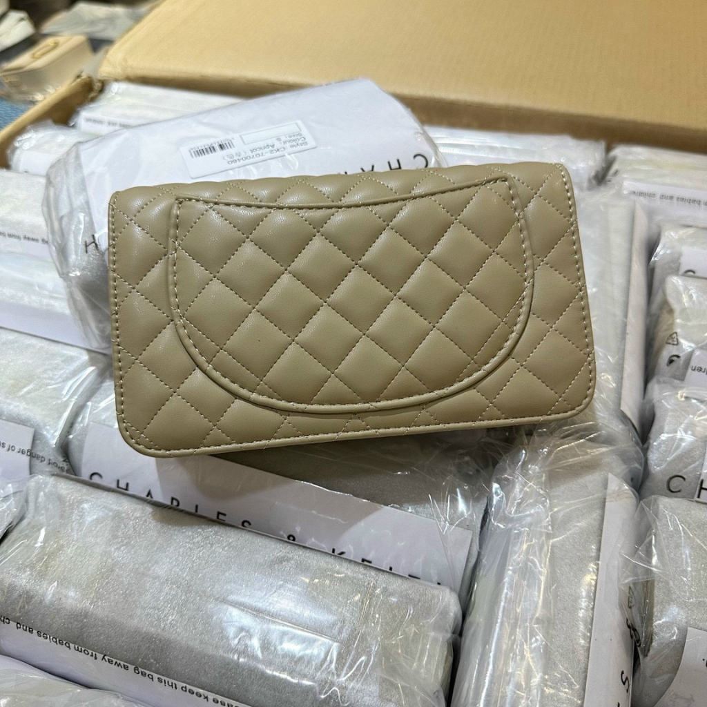 Túi CNK Quilted Cluctch đeo chéo trần trám size 20