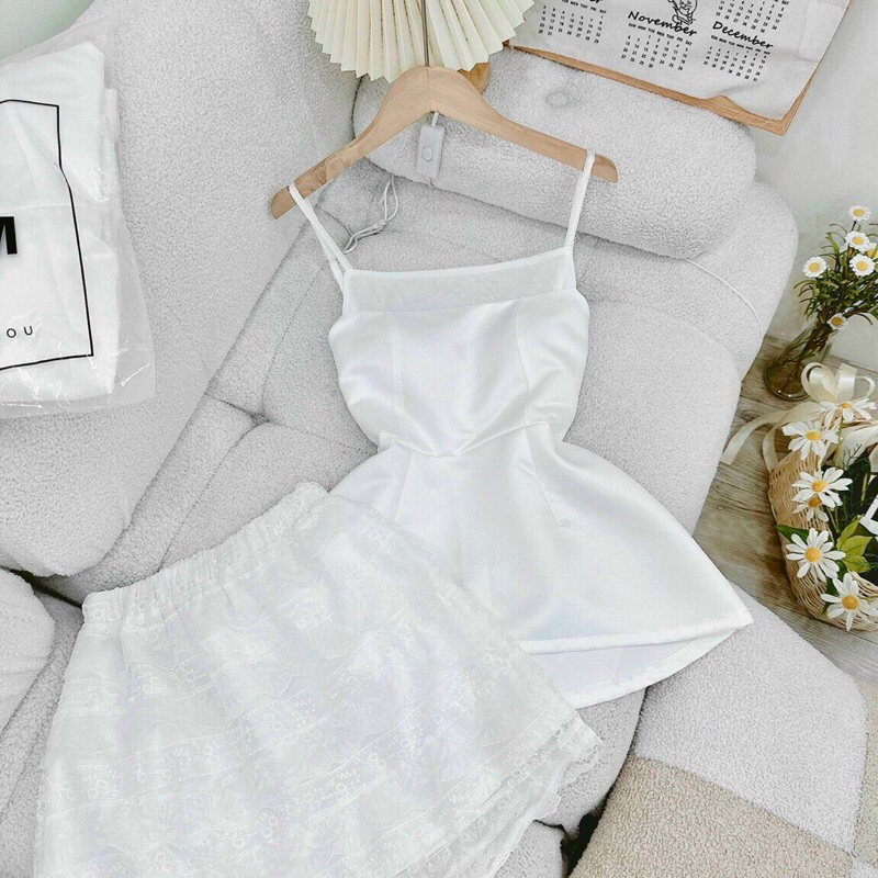 Set áo dây peplum + chân váy ren