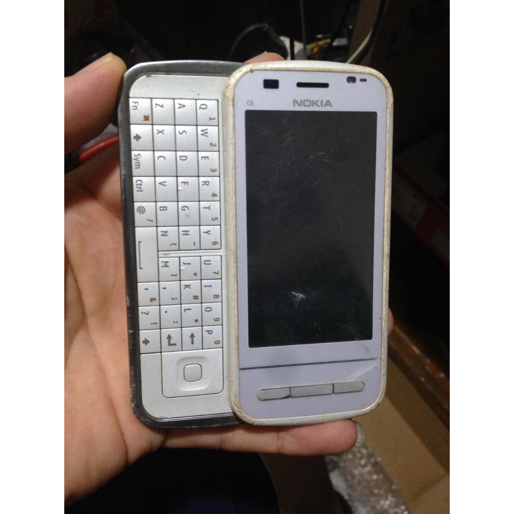 Xác NOKIA C6-00 lên lỗi màn như hình, không tét gì thêm, anh em cần linh kiện thì mua về tự nghiên cứu thêm