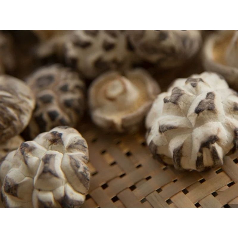 Nấm Đông Cô size đại đã bỏ chân