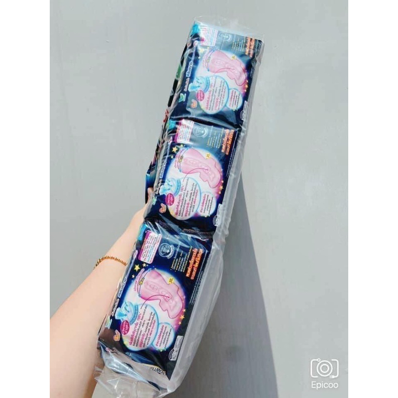 Lốc 13 Bịch Băng Vệ Sinh  ban đêm Có Cánh Laurier Fresh Thái lan
