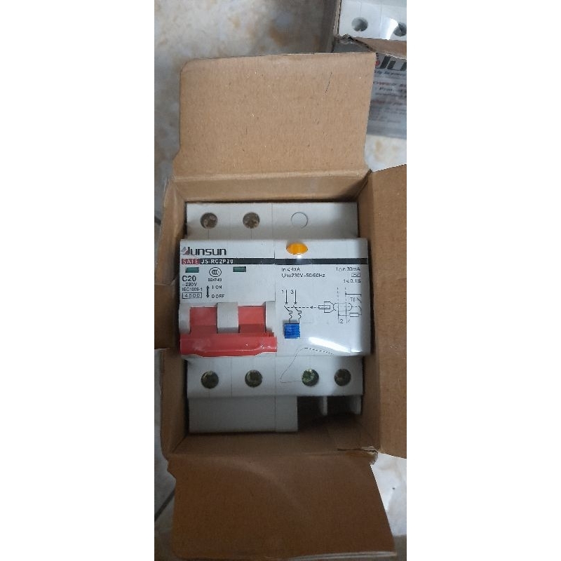 CB chống giật 20A