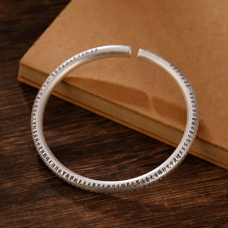 Vòng tay khắc kinh Bát Nhã - Đi kèm hộp đựng thư pháp.