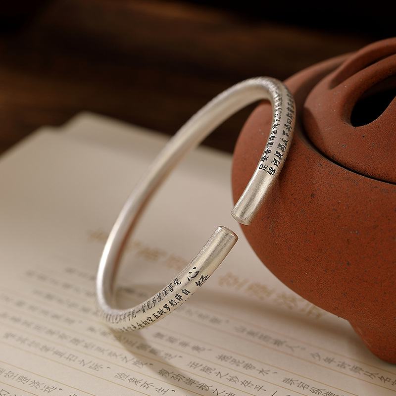 Vòng tay khắc kinh Bát Nhã - Đi kèm hộp đựng thư pháp.