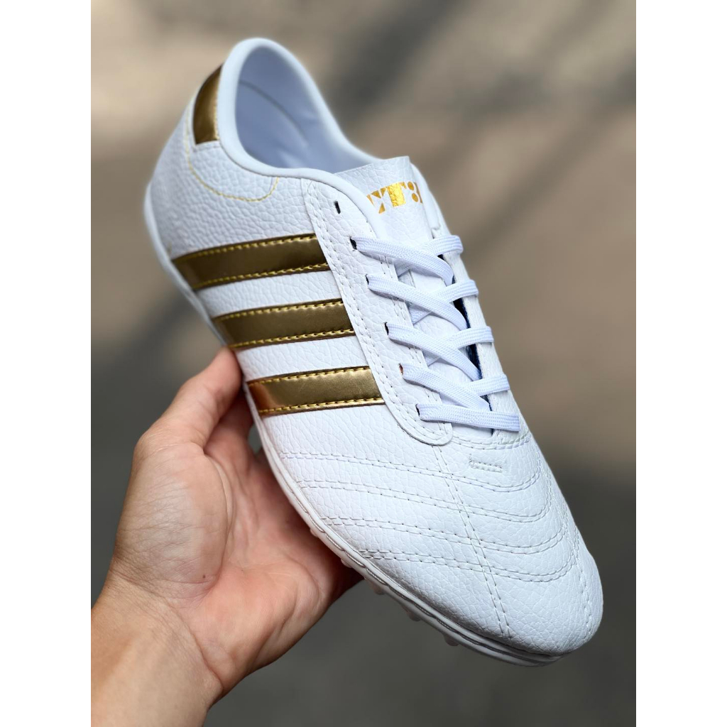 Giày đá banh quốc dân ba sọc da nhăn gót si chống trượt TCG