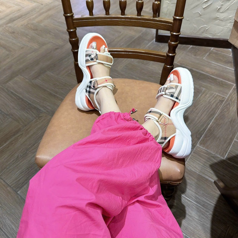 Giày sandal hai quai dán đế thô cao 5p