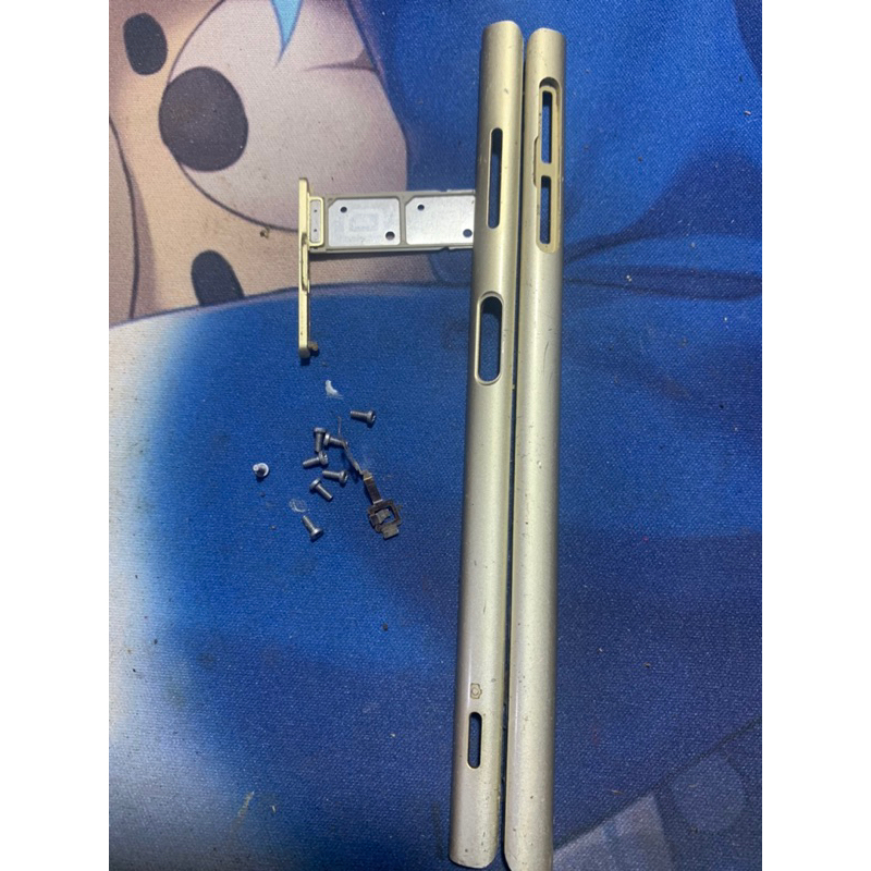 Thanh nẹp viền màn hình SONY XA1 Plus + kèm ốc + khay sim