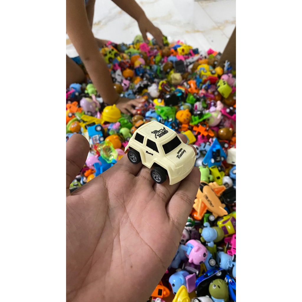 Ô tô đồ chơi mini chạy đà cót kéo lùi cực mạnh cho bé